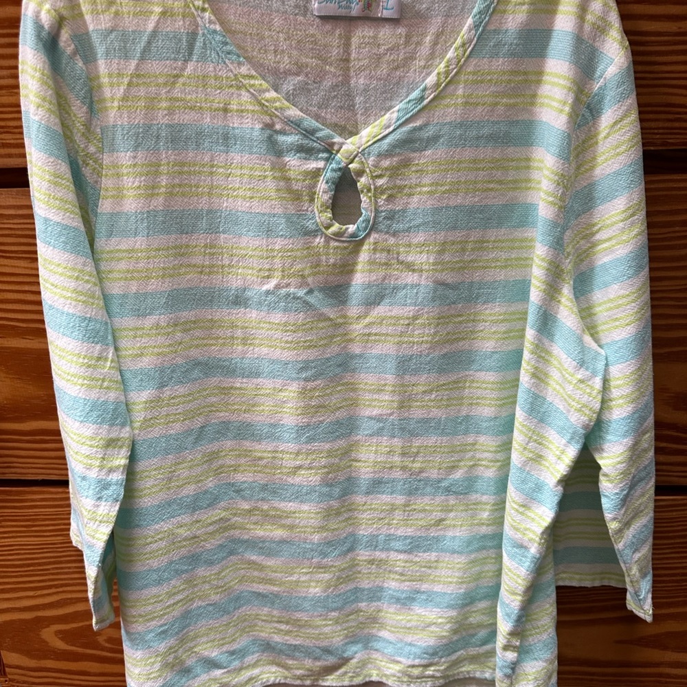 Cute summer pull over top. Sun Bay Missy brand. Size L